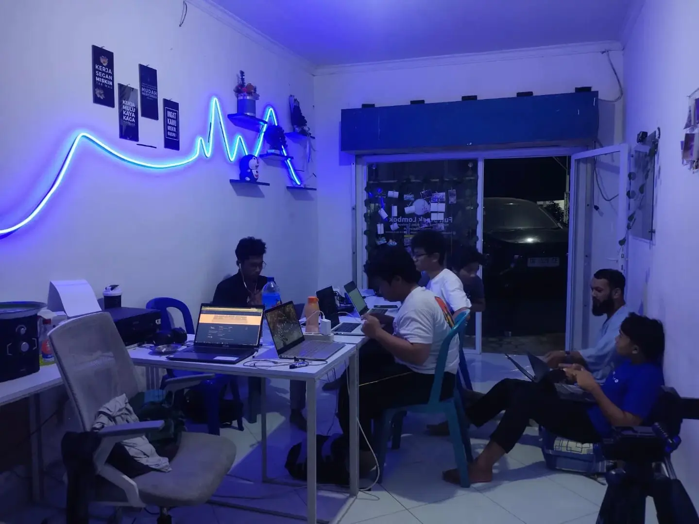 Ngeoding di Kantor FSL