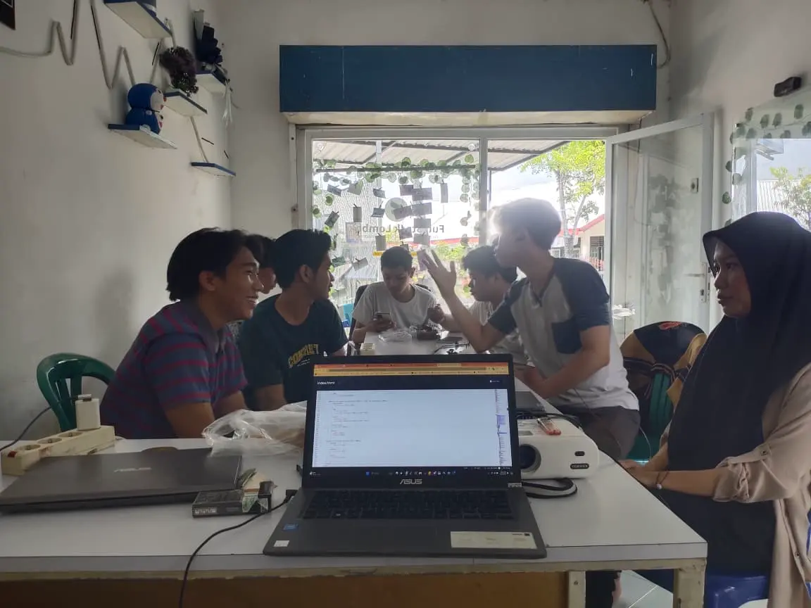 Diskusi di Kantor FSL